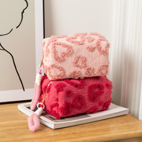 Sac de rangement pour maquillage en peluche portable, grande capacité, pochette de rangement mignonne pour les voyages, trousse de toilette
