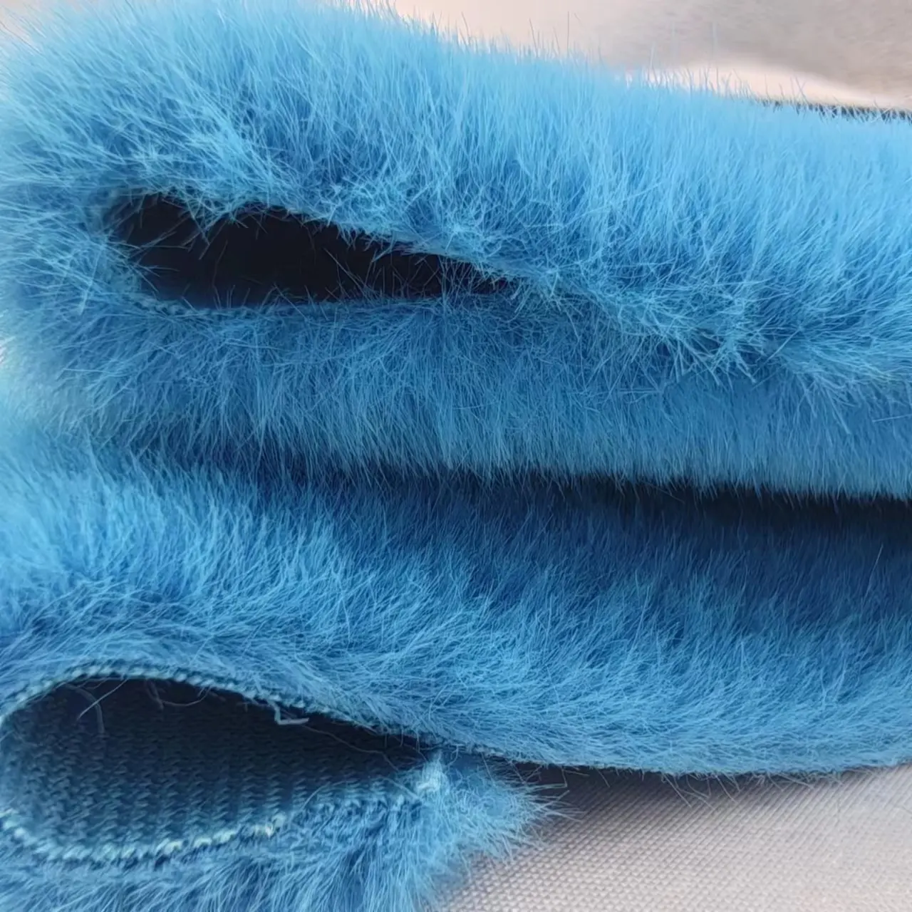 Kain bulu cerpelai palsu polos kualitas tinggi kustom kain 1150g untuk mantel musim dingin dan kerah