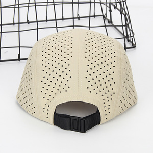 Cappello da Corsa e Calcio Personalizzato a 5 Pannelli, Leggero e Morbido, Impermeabile, in Poliestere con Perforazioni Laser, Visiera da Escursionismo - Product Image 4