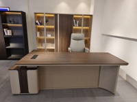 Table de bureau en bois en bois en forme de L de luxe moderne de haute qualité pour patron PDG directeur réunion de conférence exécutive et ensemble de chaises