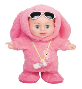 DF可爱会眨眼会走路感应婴儿奶瓶娃娃互动儿童电动毛绒娃娃走路儿童玩具2023