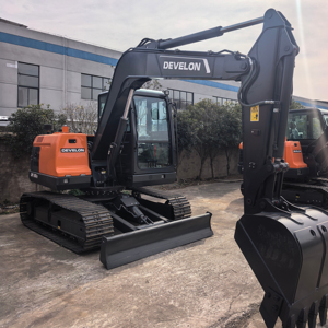 รถขุดตีนตะขาบยี่ห้อเกาหลี 8 ตัน รุ่น Develon DX80D ขนาดเล็กอเนกประสงค์ พร้อมบุ้งกี๋ขนาด 0.33 ลูกบาศก์เมตร สำหรับขาย - Product Image 1