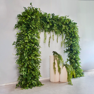 Nouvelle Arche de Mariage en Fleurs Artificielles Style Sauvage, Végétation Verte avec Fleurs Blanches à Vendre - Product Image 4