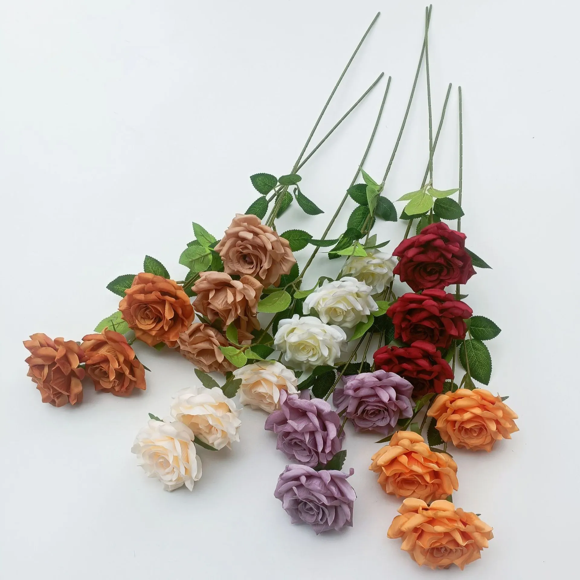 Hoge Kwaliteit Zijde 3 Hoofd Rose Bos Kunstbloemen Aangepaste Bruiloft Decoratie Bloemen Bruiloft Bruids Houden Bloemen