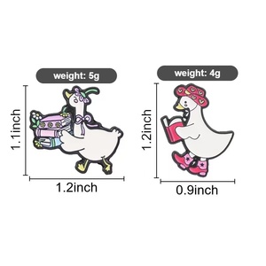 En gros, épingles et broches en métal à motifs de dessins animés, créatives et uniques, y compris des broches à thème de lecture de livres et des badges en métal mignons en forme de canard, pour vêtements et sacs - Product Image 6