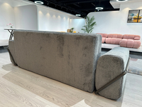 Leicht zu verstauendes, breites Sofa aus hellbraunem Samt, komprimiert, modern, luxuriös, faltbar, ausziehbar, umwandelbar, Couch aus Edelstahl
