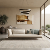 Canapé moderne en cuir microfibre, structure intérieure en contreplaqué de pin massif importé, base en bois d'acacia massif avec garnissage en plumes naturelles pour salon.