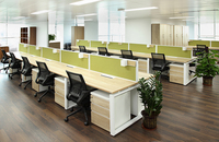 Postes de travail ouverts modernes, tables d'ordinateur de bureau, mobilier de bureau, bureaux PC, postes de travail modulaires à cloisons ouvertes