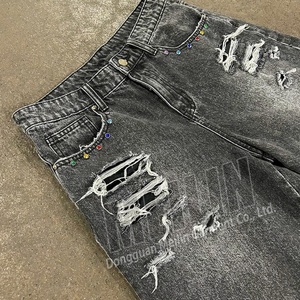 Pantalones Cortos de Mezclilla para Hombre al por Mayor, Personalizados, de Moda, Estilo Retro, Desgastados, con Borde Deshilachado, Negros Lavados, con Pedrería - Product Image 4
