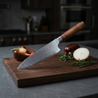 Couteau de chef en acier Damas décapillé de la rouille pour usage domestique. Couteau à viande de cuisine super tranchant. Couteau à découper spécial du chef.