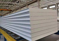 Panneaux sandwich en polyuréthane légers et isolés, au design moderne et personnalisé, pour bâtiments industriels et installations agricoles