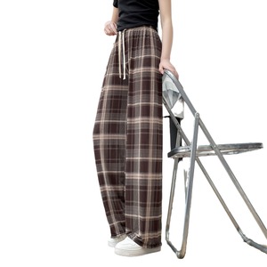 Nouveau <span class=keywords><strong>pantalon</strong></span> décontracté d'été 2026 en soie glacée à <span class=keywords><strong>carreaux</strong></span> pour <span class=keywords><strong>femme</strong></span>, marron rétro, taille haute, coupe ample, jambe large, devant plat, longueur au sol - Product Image 5
