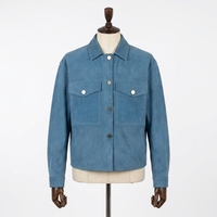 Blusón de Mujer en Gamuza Azul Acero, Cuello Camisero, Bolsillos con Doble Solapa, Botón Único, Corto, Ecológico, Antiarrugas, Otoño