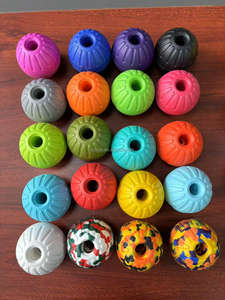 Üreticiler köpekler ve kediler eğitimi için ip ile çevre dostu 9cm EVA evcil hayvan topu toksik olmayan takviyeli satmak evcil hayvan topu - Product Image 3