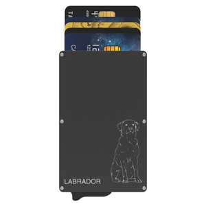LABRADOR ที่ใส่บัตรอลูมิเนียม 4 นิ้ว กระเป๋าใส่บัตรเครดิตแบบมินิมอลพร้อมระบบป้องกัน RFID ดีไซน์เพรียวบาง ลายพิมพ์ด้วยเลเซอร์ - Product Image 4
