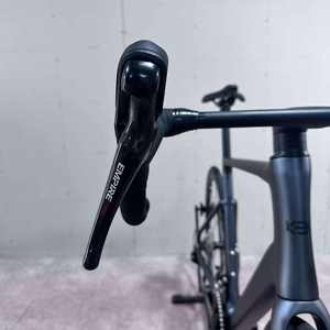 Vélo de route aérodynamique en fibre de carbone KOZO, vente en gros directe d'usine, 700C, frein à <span class=keywords><strong>disque</strong></span> hydraulique Sensah 24S, vélo de course léger, OEM - Product Image 2