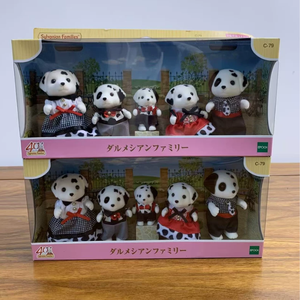 Calico Critters <span class=keywords><strong>Sylvanian</strong></span> Families Pack <span class=keywords><strong>Famille</strong></span> de Chiens Dalmatiens, Adorables Figurines d'Animaux Floqués, Jouets de Collection pour Jeu d'Imitation, Cadeau pour Enfants - Product Image 4