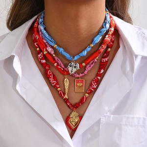 Collier en tissu imprimé perlé de la série Cœur en cuivre Asu, best-seller – Collier polyvalent pour femme, idéal au quotidien et pour le sport - Product Image 1