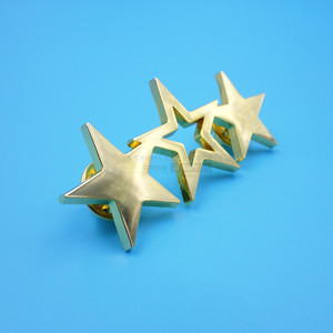 Broches de estrella de metal dorado electrochapado, de aleación de zinc, huecos, geométricos, de cinco puntas, para regalo, unisex - Product Image 1