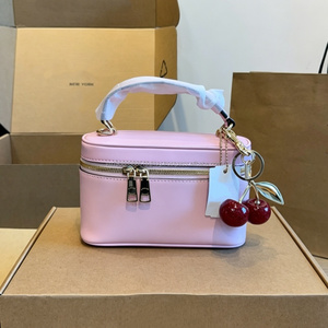 Sacs fourre-tout mini en cuir de marque de créateur pour femmes avec motif cerise, sacs à main zippés pour femmes, vente en gros de sacs - Product Image 5