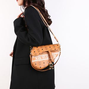 Bolso Bandolera de Lujo para Mujer con Correa para la Axila - Bolso de Mano Estilo Saddle con Cierre.634 - Product Image 5