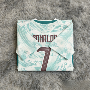 เสื้อฟุตบอลทีมชาติไทยขายส่ง รุ่น 2627 คลับ เวิลด์ ซี เสื้อฟุตบอลทีมชาติโปรตุเกส ชุดเหย้า ชุดเยือน สำหรับแฟนบอล # 7 ชิ้น ไซส์ S-5XL - Product Image 1