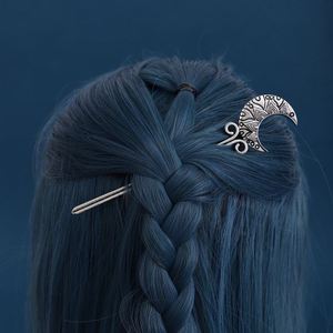 Horquilla para el Cabello con Diseño de Luna Creciente Estilo Vikingo Retro, Accesorio de Moda Escandinavo Noruego - Product Image 3