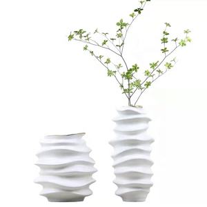 Vase en céramique artisanal <span class=keywords><strong>de</strong></span> luxe, moderne, créatif, artistique, style Art déco nordique, blanc et or, pour la décoration <span class=keywords><strong>de</strong></span> table, idéal pour les mariages - Product Image 5