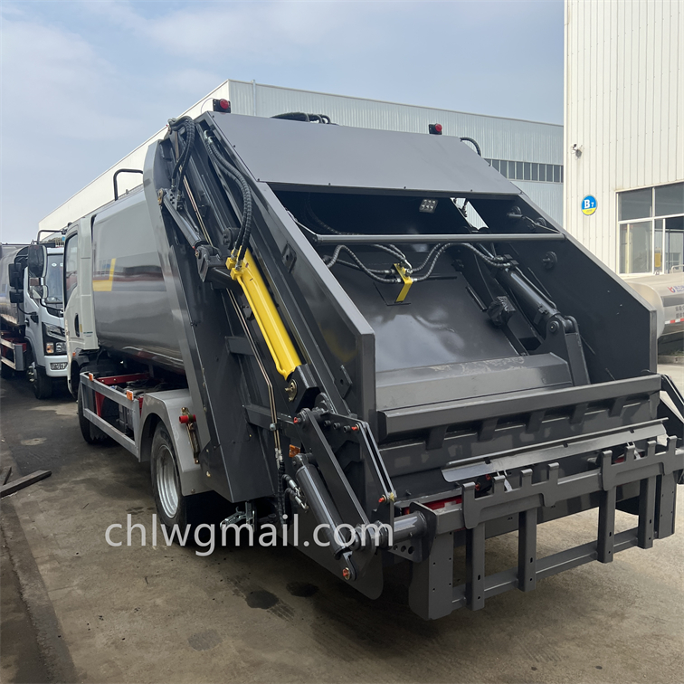 Howo truck compactor garbage truck price