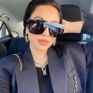 Gafas de Sol Cuadradas Grandes de Moda Vintage Personalizadas 2022 para Hombre y Mujer, Lentes de Una Sola Pieza - Product Image 1