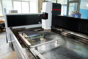 Centre d'usinage CNC à 3 axes pour le fraisage, le perçage, le chanfreinage et le polissage des verres de forme irrégulière - Product Image 3