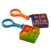 Porte-clés en silicone Pop Bubble Macaron carré, lot de 30, jouet anti-stress, breloque pour sac à dos, cadeaux pour enfants, boîte de couleur