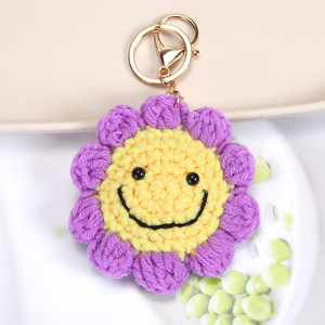 Porte-clés fleur souriante au crochet fait main, breloque de sac en fil tricoté, cadeau mignon, vente en gros - Product Image 6