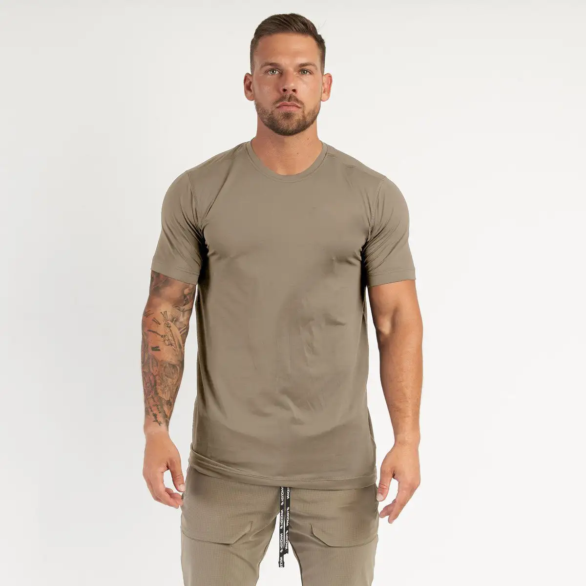 Camiseta de ginástica masculina com estampa de manga curta para uso interno, camiseta 100% poliéster com logotipo personalizado, roupa de verão ideal para homens
