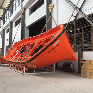 Bateau de sauvetage en fibre de verre Orange Marine avec moteur - Product Image 1