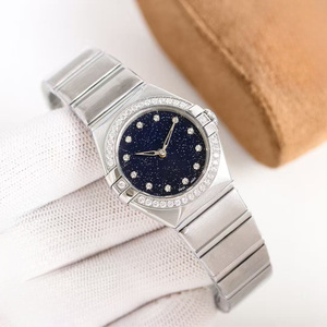 Orologio da donna al quarzo di design, di alta qualità, con lunetta intarsiata di diamanti, stile stella, in acciaio inossidabile e pelle, sportivo ed elegante. - Product Image 5