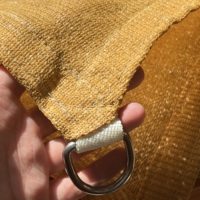 Voile d'ombrage en maille tissée beige robuste avec anneaux en D et bords renforcés triple couture pour patio et jardin