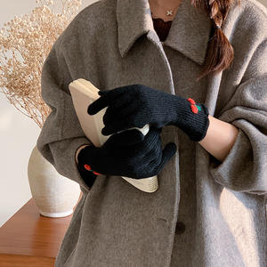 Gants tricotés chauds d'hiver de style haut pour femmes avec caractéristique imperméable Gants à doigts à écran tactile Petite conception à volants cerise - Product Image 6