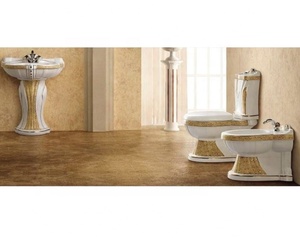Sanitaires <span class=keywords><strong>or</strong></span> céramique toilette <span class=keywords><strong>cour</strong></span> royale salle <span class=keywords><strong>de</strong></span> bain toilette en céramique <span class=keywords><strong>or</strong></span> toilette vente chaude - Product Image 1