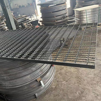 Grille en acier soudée galvanisée à chaud à dents, panneau de grille en acier standard pour plateformes et escaliers