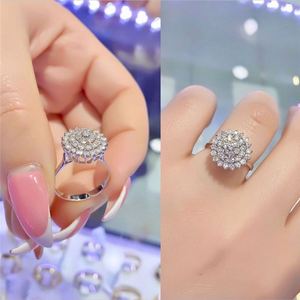 Bijoux fins plaqués or, entièrement sertis de micro-pavés CZ, tournesol, bague de fiançailles de luxe pour femmes - Product Image 3