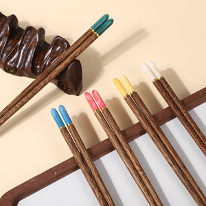 Palillos de bambú y madera Yuanjin, con punta colorida antideslizante, para servir en el hogar, de color sólido y forma redonda. - Product Image 1
