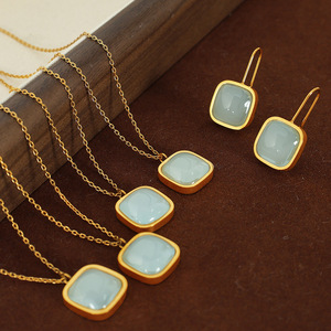 ชุดเครื่องประดับแฟชั่น ต่างหูและสร้อยคอหยกสีเขียวอ่อนทรงเรขาคณิต ตัวเรือนโลหะผสมสังกะสี สำหรับผู้หญิง - Product Image 4