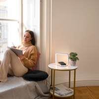 Lampe de table pliable au design moderne avec chargeur rapide sans fil Interrupteur tactile dans toutes les directions Base en bois Base d'ampoule B22 Abat-jour en métal