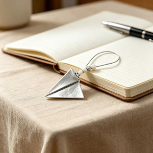 Marque-page <span class=keywords><strong>en</strong></span> métal <span class=keywords><strong>en</strong></span> forme d'<span class=keywords><strong>avion</strong></span> <span class=keywords><strong>en</strong></span> <span class=keywords><strong>papier</strong></span> avec cordon de perles pour les amateurs de journalisation et de livres, disponible <span class=keywords><strong>en</strong></span> or et <span class=keywords><strong>en</strong></span> argent - Product Image 5