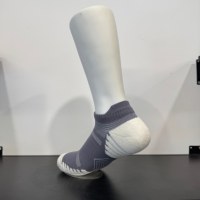 Chaussettes de sport professionnelles OEM personnalisées de haute qualité, respirantes, absorbant la transpiration, à coupe basse, en tissu éponge, pour la course et l'entraînement