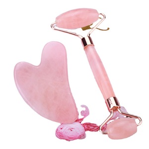 Ensemble de rouleaux de jade en quartz rose naturel et de masseur facial Gua Sha avec outil de pierre Visibilité améliorée du moteur de recherche - Product Image 3