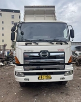 Camion benne Hino 700 d'occasion avec moteur 100% d'origine, prix abordable, conforme aux normes d'émission Euro 2 et Euro 3, en stock à vendre