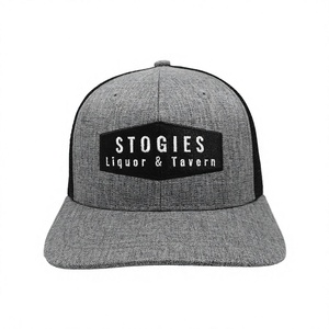 Casquette Trucker à 6 Panneaux Structurée et Respirante avec Dos en Maille, Patch Brodé Ajustable, Fabriquée au Vietnam, Idéale pour Tenue Décontractée et Services Professionnels - Product Image 1