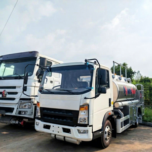 Camion-citerne diesel HOWO 4X2 de petite taille 6 m³ à bas prix à vendre - Product Image 4